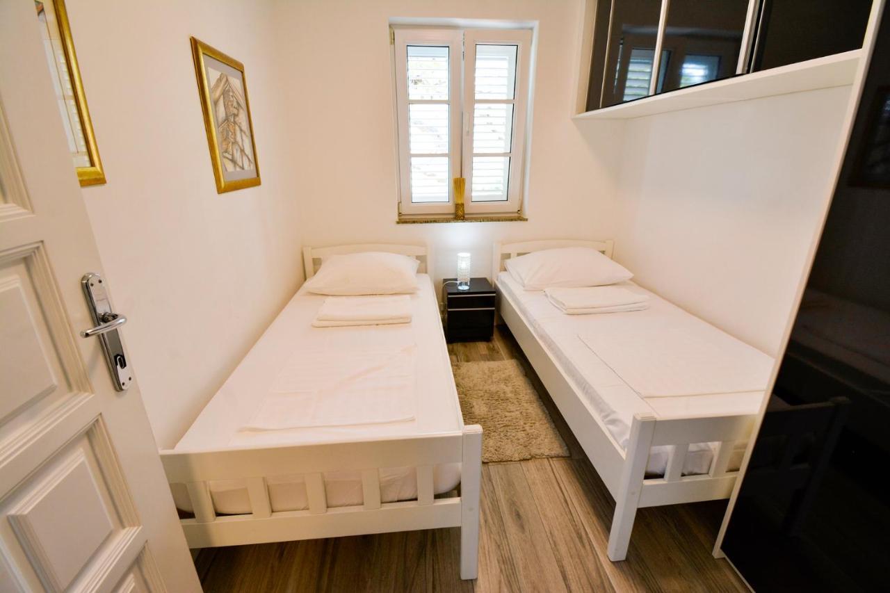 Apartment 10 in Villa Petrac Banjol Esterno foto